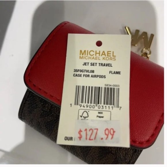 Michael Kors Jet Set Travel AirPod Case - Picture 2 of 4